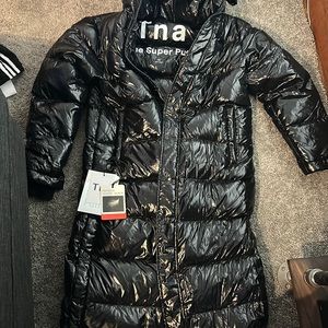 Brand new with tags aritzia super puff long gloss black size M. Never worn once